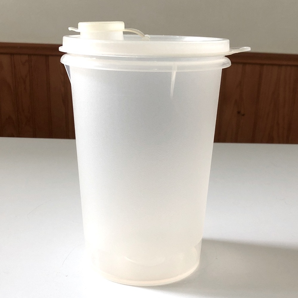 ✨ VINTAGE TUPPERWARE HANDOLIER 1-QUART PITCHER WITH POUR SPOUT ✨